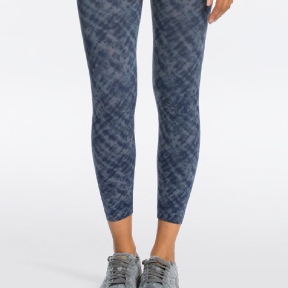 Spanx Cropped Look-At-Me-Now Seamless Leggings - Indigo Watercolor - Picture 1 of 5